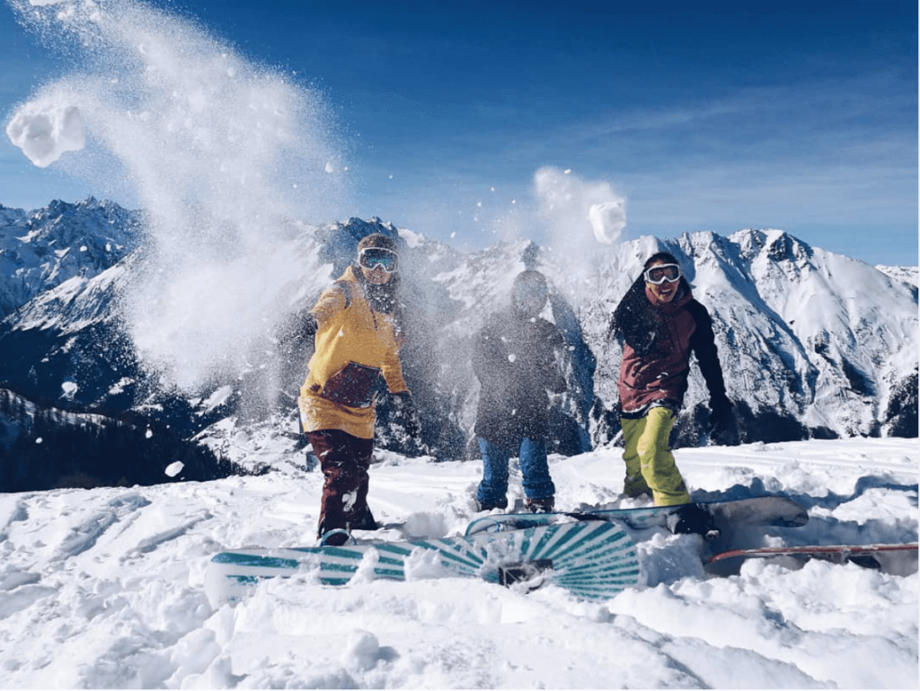 wyjazd na snowboard z Taksidi